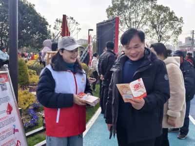 汉川市红十字会走进霍城游园开展“三献”宣传