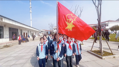 清明祭扫忆英烈 红色精神润童心