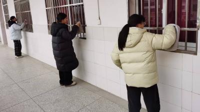 城隍中学为校园“洗澡”启新程