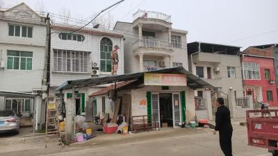 拆迁不见赔偿  群众抢着自拆