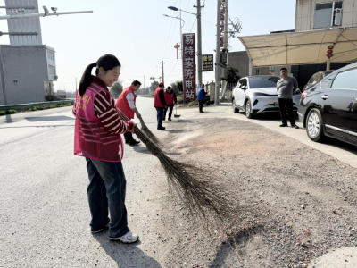 垌塚镇：学雷锋净环境 志愿红扮靓家园