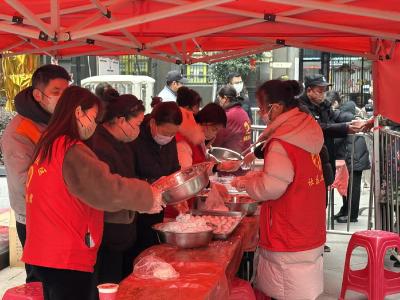 欢声笑语庆元宵 邻里团圆情意浓