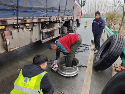 那一抹荧光绿，温暖了归途