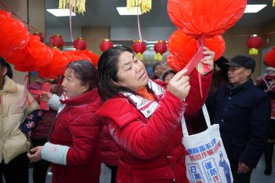 马年元宵聚长虹 灯谜竞猜倡新风