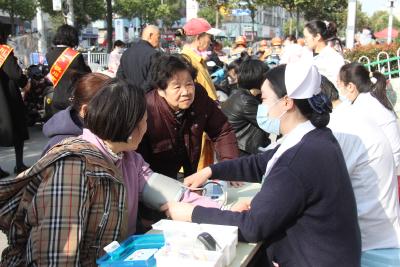 汉川市卫健局开展“3·15”法治宣传暨健康服务活动