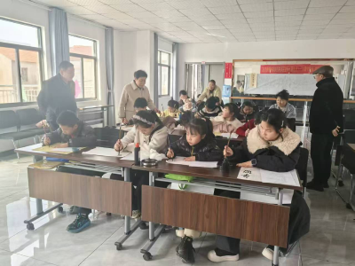 分水镇新街村：墨香寄深情 童心绘祝福