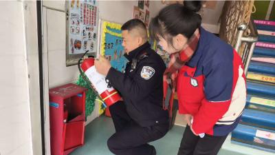 新堰镇中心幼儿园迎接开学工作检查