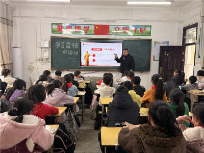 杨林小学开展“学雷锋好榜样”主题班会活动