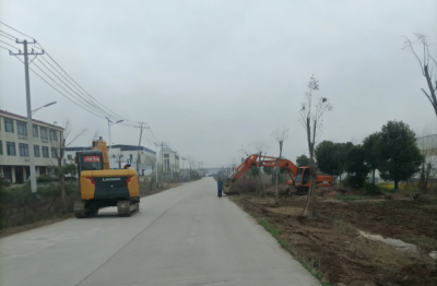 刘家隔镇开展园区道路清障除杂 护航企业复工复产