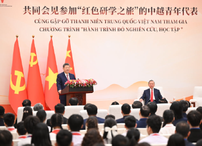 习近平总书记同苏林总书记共同会见中越青年代表侧记