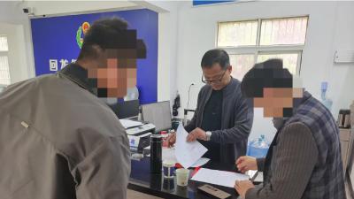 宅基地起纠纷 旧情遇裂痕 回龙镇巧算“情法账”四十载邻里重归于好