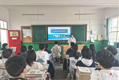 健康讲座进校园 守护青少年成长