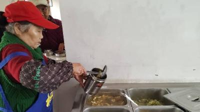 分水镇四屋村幸福食堂暖心运营  守护老人“舌尖上的幸福”