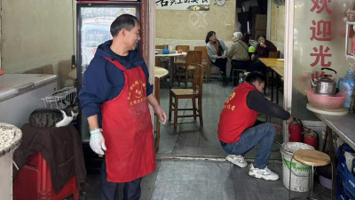 火猴山社区：节前“体检”餐饮门店，守护清明“烟火气”