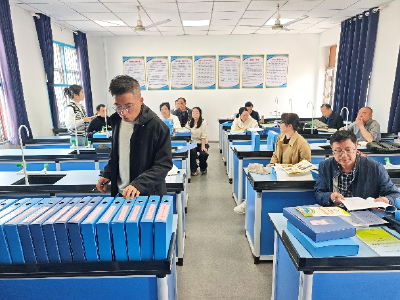 汉川市教育局视导华严农场中心幼儿园普及普惠工作