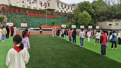 马鞍乡八一中心小学举行防溺水宣誓及签名活动