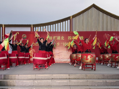 春潮逐梦正当时，庙头“村晚”唱响振兴夜