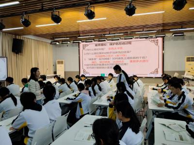 官备塘中学骨干教师示范课亮出“新质课堂”