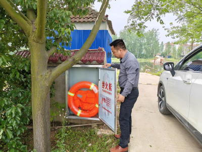 刘家隔镇专项检查重点水域防溺水设施