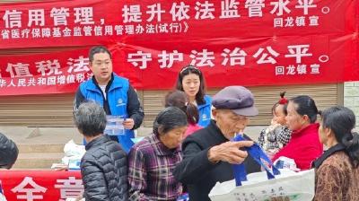 回龙镇：平安早市，既讲国安，也护群众平安