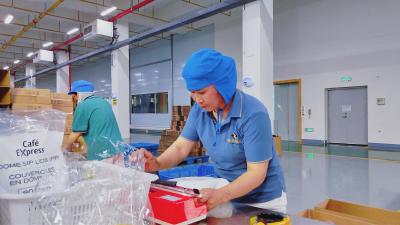 【视频】25亿只杯盖出海60余国 “汉川造”小杯盖撬动大产业