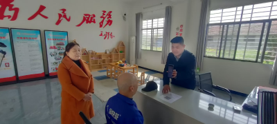 “要不是你们来帮忙，我真不知道怎么办” 刘家隔镇上门认证获老人点赞