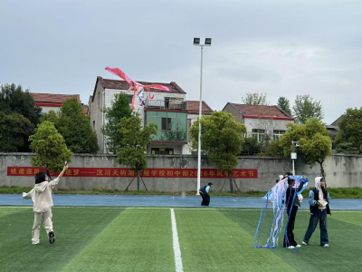 汉川天屿湖实验学校初中部举办2026年风筝艺术节放飞活动