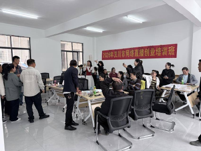 韩集乡：赋能“她力量” 点亮“星主播”