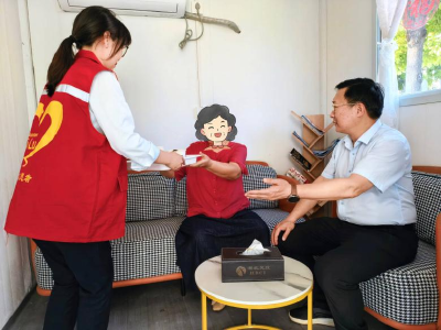 高速驿站的深夜温柔：一只小猫，一群好人，助漂泊女子归家园