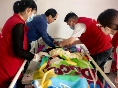医养到家！新河镇民乐防治院上门护理93岁失能老人