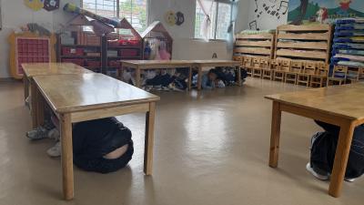 马口镇中心幼儿园开展抗震减灾及消防应急疏散演练活动