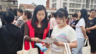 中洲农场计生协进校园开展健康政策宣传活动