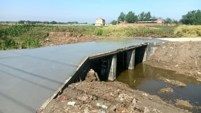 自筹资金架起便民桥 凝心聚力铺就振兴路  