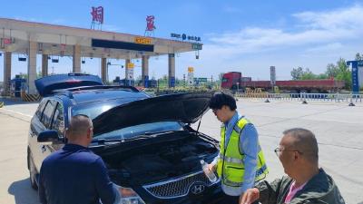 车辆抛锚遇困境 暖心帮扶显担当