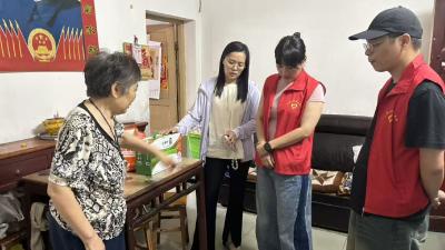 端午不“落单”：火猴山社区为困难老人送上“暖心包裹”