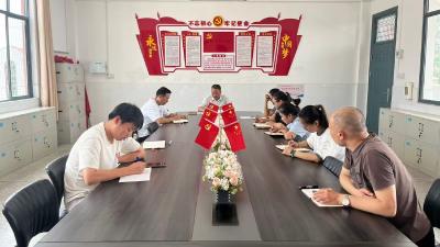 湾潭乡三汊中心小学召开期末班主任会议