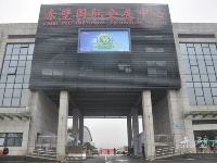 记者探会场 展交会即将开幕