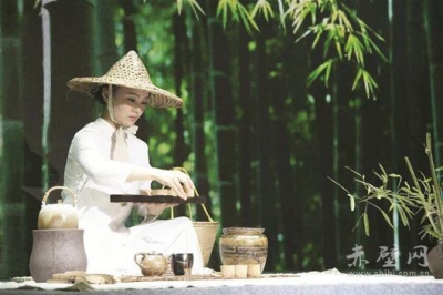 图文：绿色葱茏看赤壁
