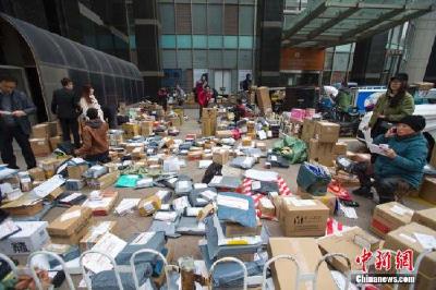 “双十一”快件量或超10亿 快递公司提前进入备战状态