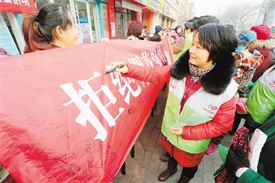 “十面霾伏”让人忧 今年过年，你还放烟花爆竹吗？