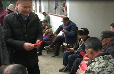 上海赤壁商会：情系家乡人 新春送温暖 
