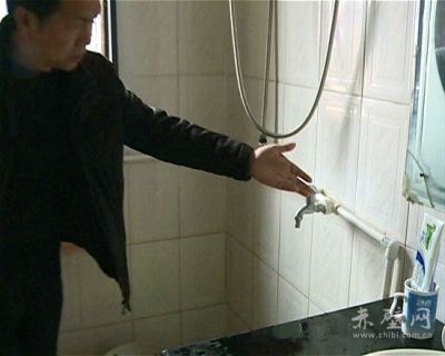 小区用水遇窘境 居民生活受困扰