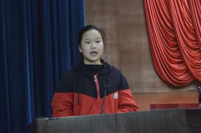 中学生漆心颜  大会舞台谏真言——小手著文章 心系大平安      