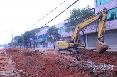 赤壁全面掀起公路建设新高潮