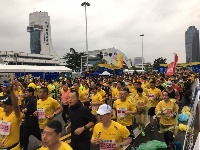 2017武汉马拉松精彩瞬间 跑步者雨中“战”汉马