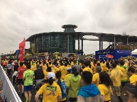 2017武汉马拉松精彩瞬间 跑步者雨中“战”汉马