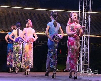赤壁市第二届万人龙虾音乐节举办