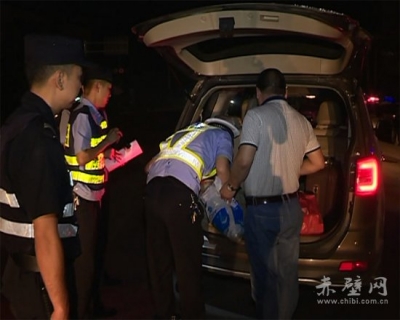 赤壁市警方端午节前夕开展治安清查