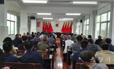 中伙铺镇退休老党员、干部“回娘家”