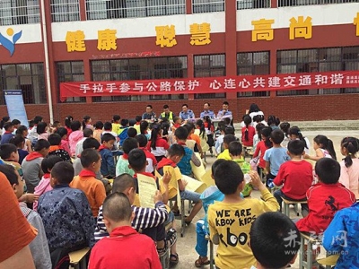 赤壁交警深入辖区小学进行交通安全宣传